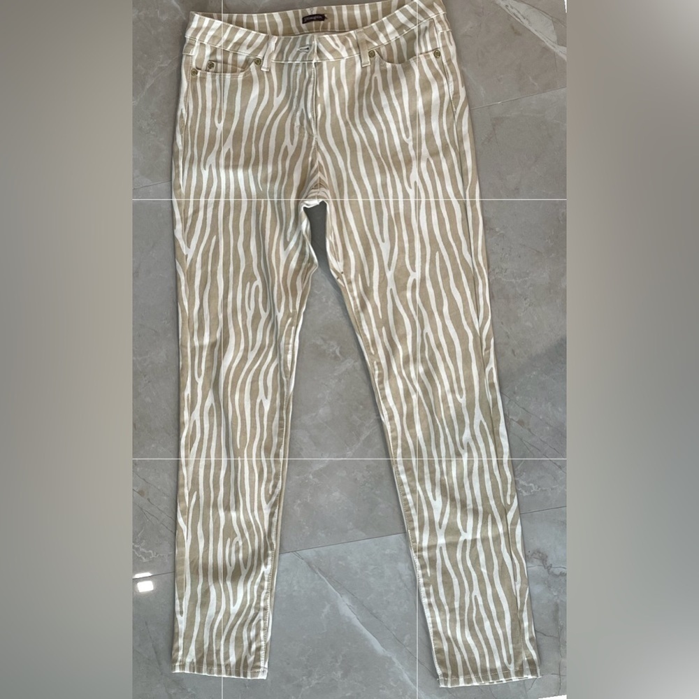 McLaughlin Lexi Jeans Size in Photos Mid-rise
Slim Leg Front Zip Button Closure